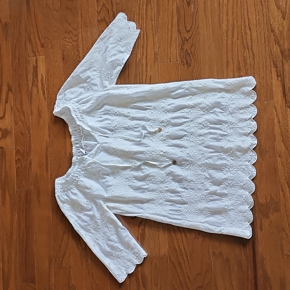 Vineyard Vines Size M. White Eyelet Smocked Cover-Up Dress.